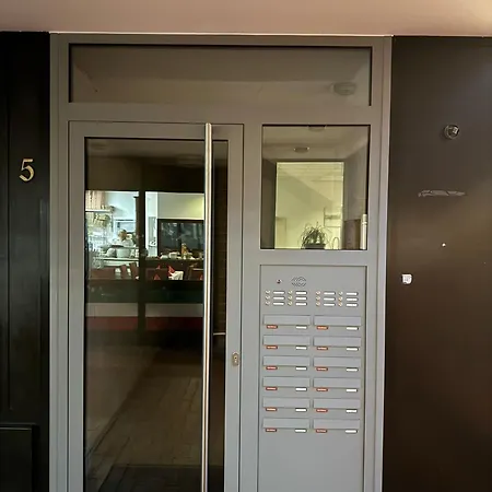 Appartement Im Herzen Der Altstadt 1 Schlafzimmer 1 Wohnzimmer Balkon Bonn