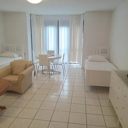 Im Herzen Der Altstadt 1 Schlafzimmer 1 Wohnzimmer Balkon Appartement