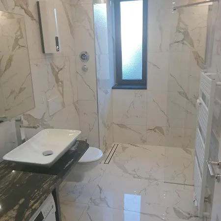 Im Herzen Der Altstadt 1 Schlafzimmer 1 Wohnzimmer Balkon Apartment