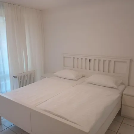 Im Herzen Der Altstadt 1 Schlafzimmer 1 Wohnzimmer Balkon Appartement