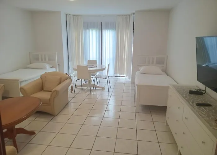 Im Herzen Der Altstadt 1 Schlafzimmer 1 Wohnzimmer Balkon Appartement