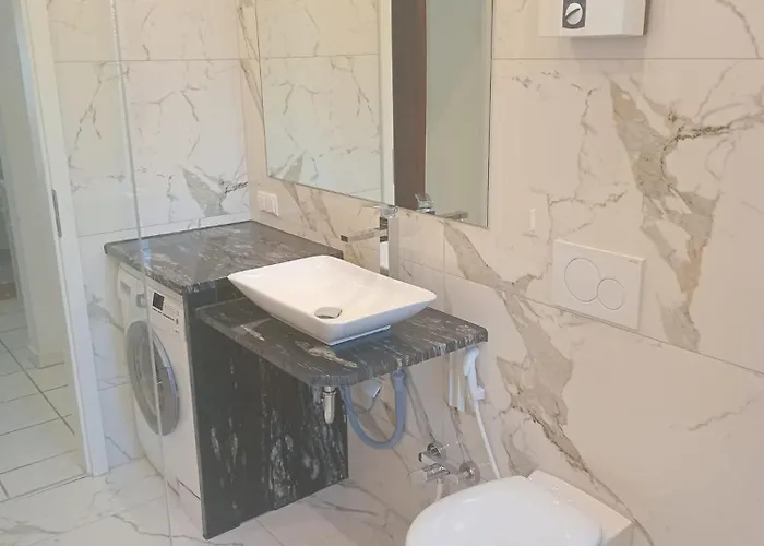 Im Herzen Der Altstadt 1 Schlafzimmer 1 Wohnzimmer Balkon Apartment Bonn