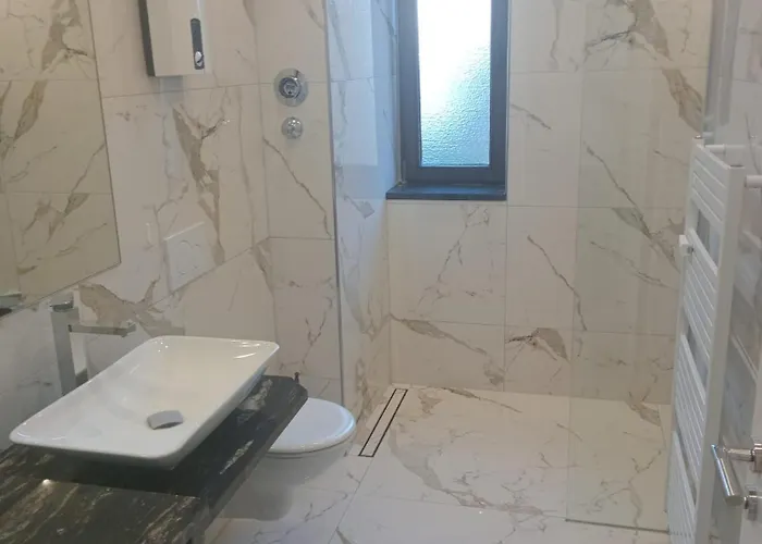 Im Herzen Der Altstadt 1 Schlafzimmer 1 Wohnzimmer Balkon 아파트