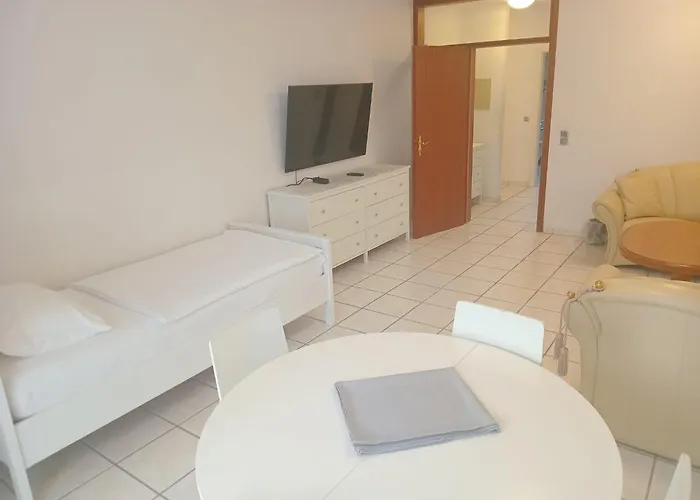 Im Herzen Der Altstadt 1 Schlafzimmer 1 Wohnzimmer Balkon 아파트 *